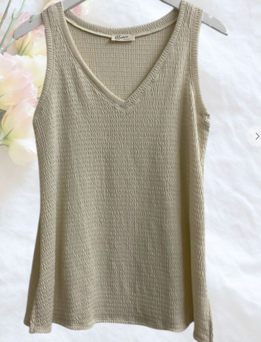 Bubble Fabric V-neck tank