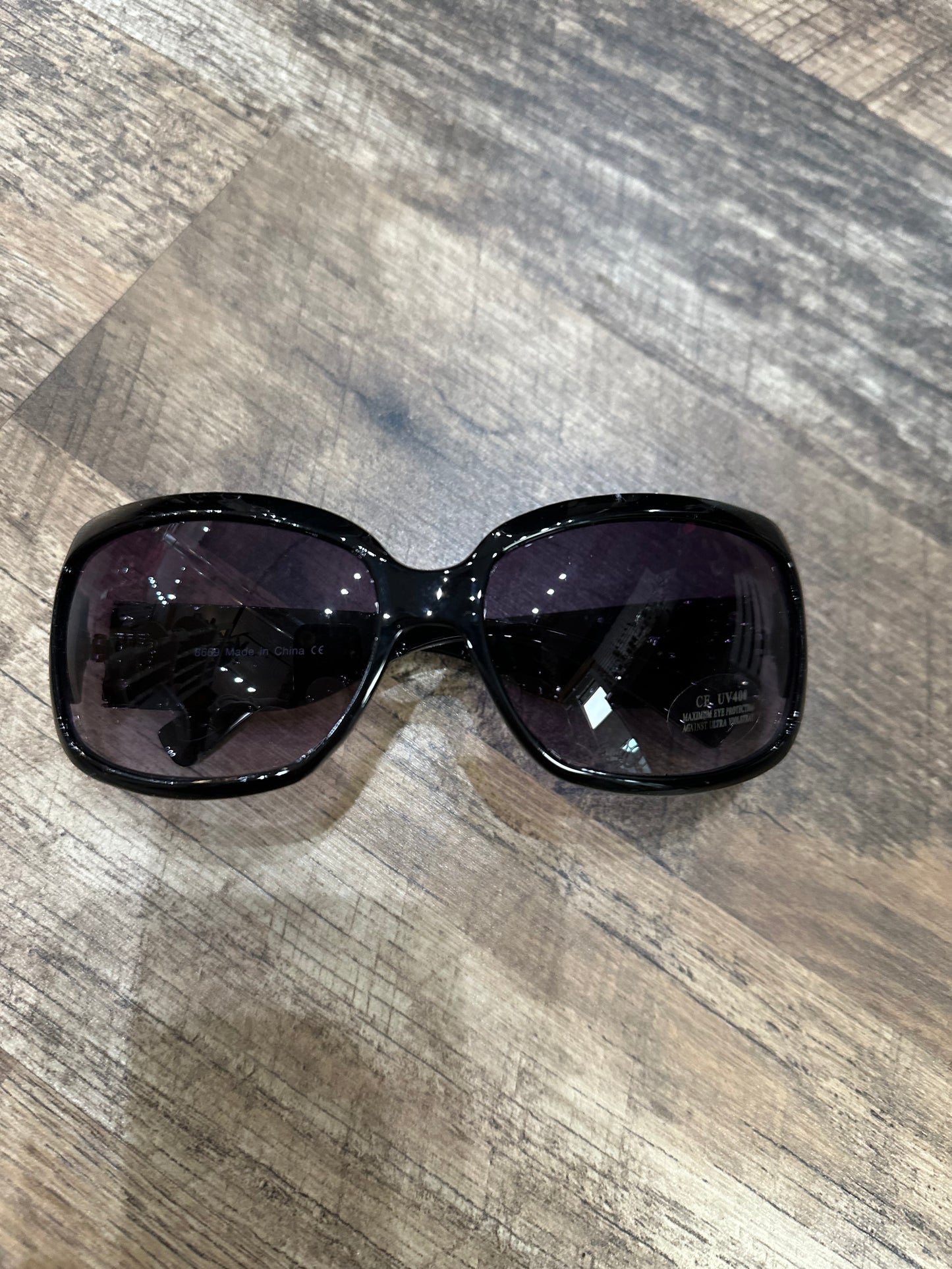 Sunglasses with Circle