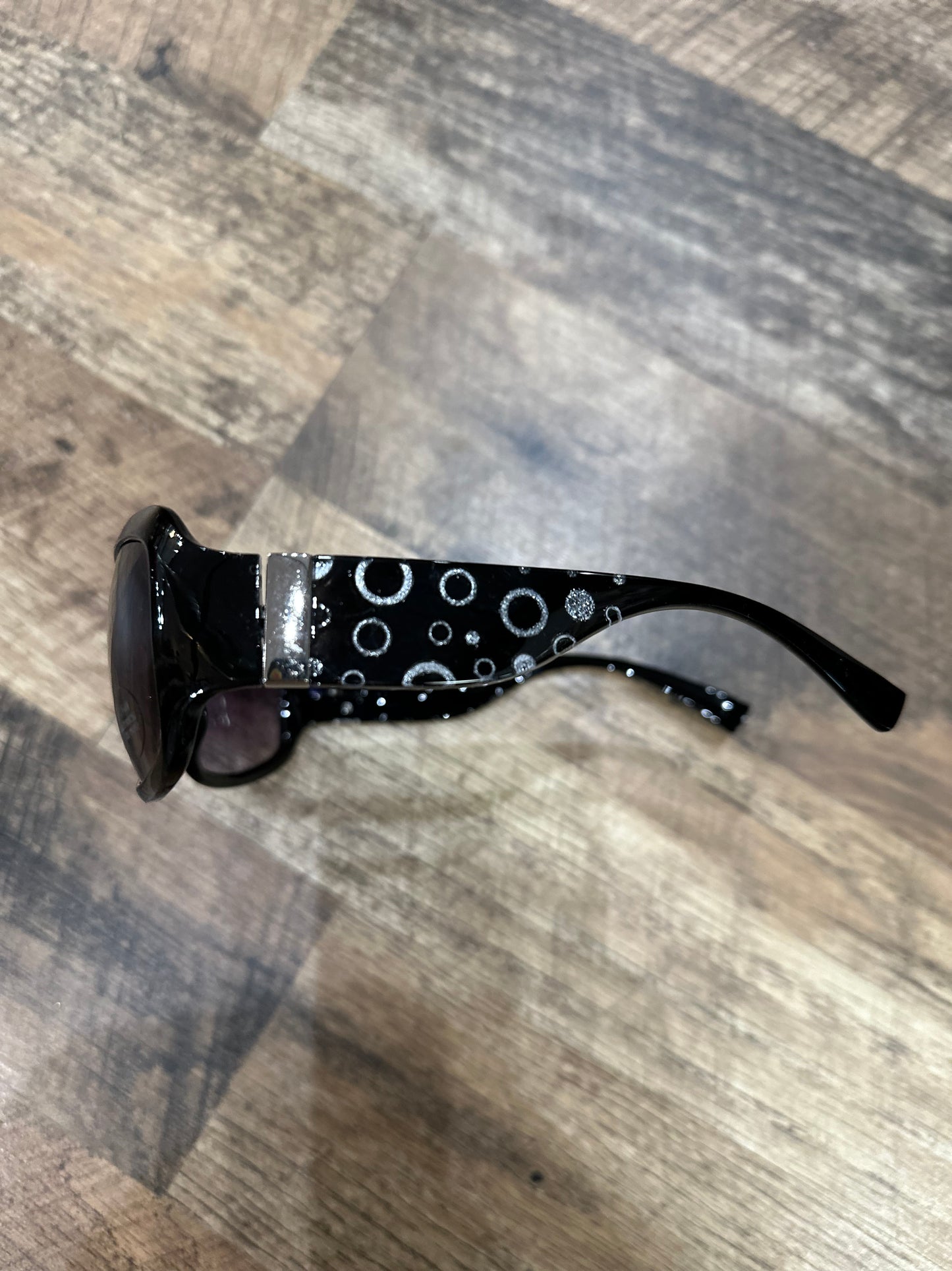 Sunglasses with Circle