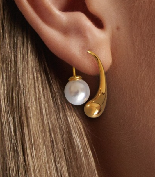 Pearl and Gold Earring